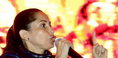 (ARCHIVOS) La candidata presidencial izquierdista de Ecuador, Luisa González