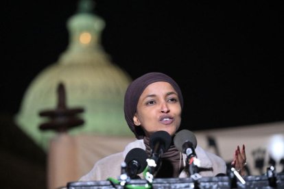 “Inaceptable”: duras críticas a las representantes progresistas Pramila Jayapal e Ilhan Omar por realizar un viaje secreto a Cuba