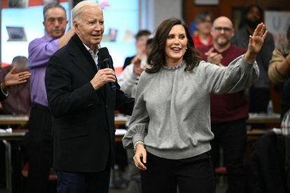 Gretchen Whitmer y Joe Biden