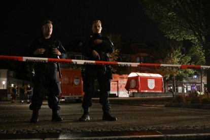 Agentes de policía en Solingen, Alemania occidental, donde al menos tres personas murieron.