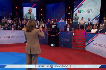 Elecciones presidenciales 2024: el telepromter frente a Harris en Univision