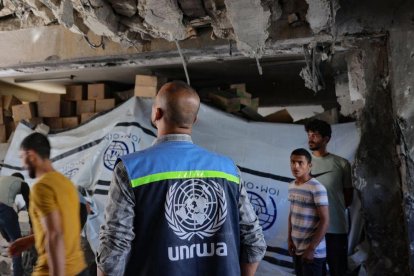 Un trabajador de la UNRWA, en Gaza