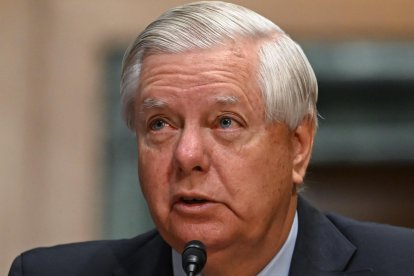 Graham testificando a favor de Scott Bessent/ Andrew Caballero- Reynolds