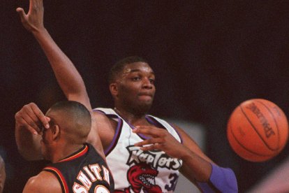 Oliver Miller, con los Toronto Raptors