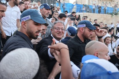 El ministro israelí de Seguridad Nacional, Itamar Ben-Gvir, celebra el Día de Jerusalén en la Puerta Vieja de Damasco en 2024
