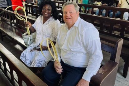 Berta Soler, opositora cubana junto al encargado de negocios de EEUU en Cuba