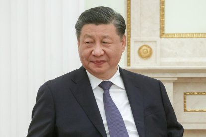 El presidente de China, Xi Jinping, asiste a una reunión con su homólogo ruso, Vladímir Putin, en el Kremlin de Moscú.
