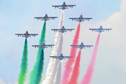 11 de junio de 2023, Mugello, Italia: Mugello, Italia, Circuito Internacional de Mugello, 11 de junio de 2023, el equipo de demostración acrobática de las Fuerzas Aéreas Italianas Frecce Tricolori actúa durante la carrera del Gran Premio de MotoGP de Italia - Campeonato del Mundo de MotoGP