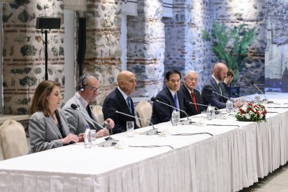 Delegación americana en reunión con las delegaciones de Ucrania y Turquía