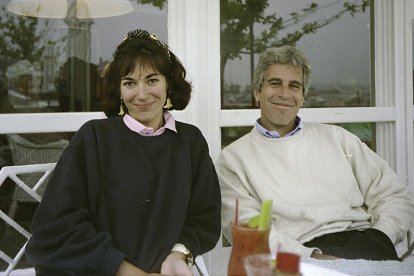 Jeffrey Epstein, junto con su expareja Ghislaine Maxwell