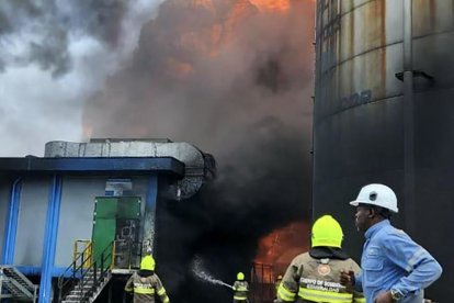 Un incendio en la refinería de petróleo en Esmeraldas