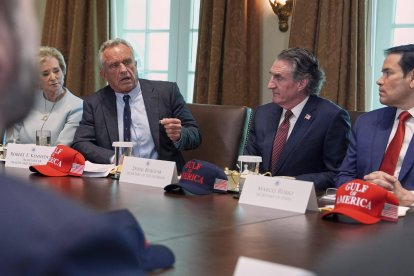 Robert F. Kennedy Jr. en una reunión de gabinete