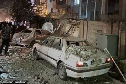 Edificio en escombros en Teherán