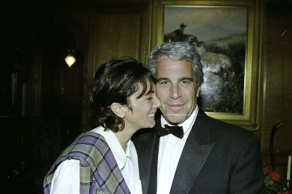 Una fotografía de Ghislaine Maxwell y Jeffrey Epstein.