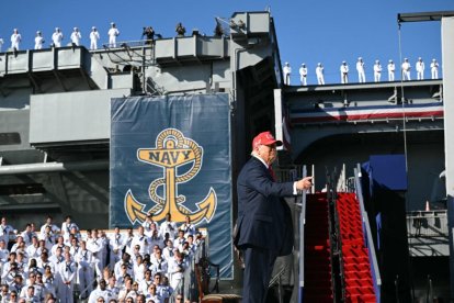 Trump durante un festejo del aniversario de la Armada de Estados Unidos