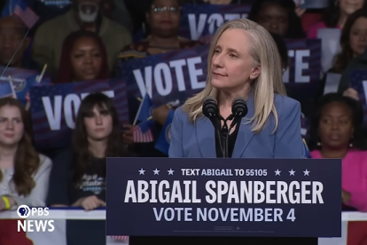 Spanberger en un acto de campaña/ Edit a partir de captura de pantalla
