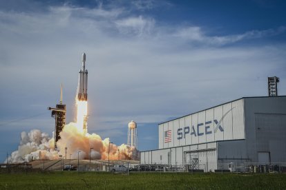 Un cohete de SpaceX a punto de despegar