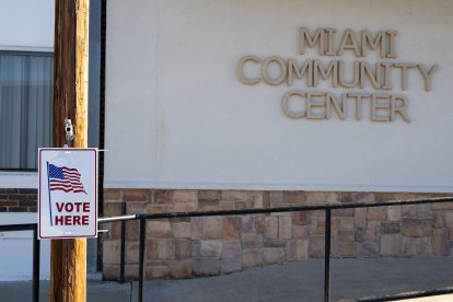 Un centro de votación de la comunidad de Miami (Archivo)
