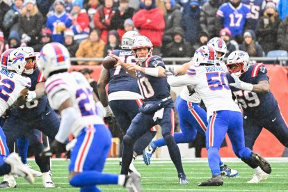 New England Patriots quarterback Drake Maye (10) throws a pass during the second half against the Buffalo Bills at Gillette Stadium, in Foxborough, Massachusetts.