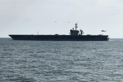 OCÉANO ATLÁNTICO (1 de abril de 2019) El portaaviones USS Abraham Lincoln (CVN 72) inicia un despliegue que lo llevará alrededor del mundo e incluirá un cambio de puerto base a San Diego. Entre los buques desplegados se encuentran los destructores de misiles guiados USS Bainbridge (DDG 96), USS Mason (DDG 87) y USS Nitze (DDG 94); el crucero de misiles guiados USS Leyte Gulf (CG 55); y la fragata española ESPS Méndez Núñez (F 104). Nueve escuadrones del Ala Aérea de Portaaviones Siete (CVW 7) también se desplegarán, así como las planas superiores del Grupo de Ataque de Portaaviones Doce (CSG 12) y el Escuadrón de Destructores Dos (DESRON 2) (foto de la Armada de los EE. UU. por el Técnico de Control de Daños de Segunda Clase Austin Williamson).