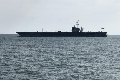 OCÉANO ATLÁNTICO (1 de abril de 2019) El portaaviones USS Abraham Lincoln (CVN 72) inicia un despliegue que lo llevará alrededor del mundo e incluirá un cambio de puerto base a San Diego. Entre los buques desplegados se encuentran los destructores de misiles guiados USS Bainbridge (DDG 96), USS Mason (DDG 87) y USS Nitze (DDG 94); el crucero de misiles guiados USS Leyte Gulf (CG 55); y la fragata española ESPS Méndez Núñez (F 104). Nueve escuadrones del Ala Aérea de Portaaviones Siete (CVW 7) también se desplegarán, así como las planas superiores del Grupo de Ataque de Portaaviones Doce (CSG 12) y el Escuadrón de Destructores Dos (DESRON 2) (foto de la Armada de los EE. UU. por el Técnico de Control de Daños de Segunda Clase Austin Williamson).