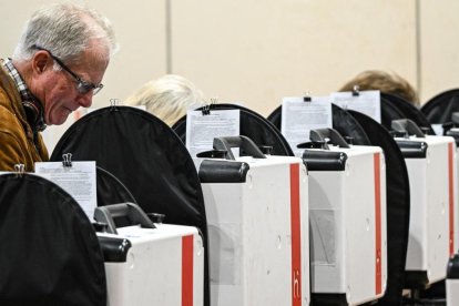 Tejanos votan el día de las elecciones primarias