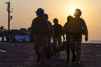 US Sailors return from flight operations on the flight deck of Nimitz-class aircraft carrier USS Abraham Lincoln (CVN 72) in support of Operation Epic Fury, March 4, 2026. (U.S. Navy photo)