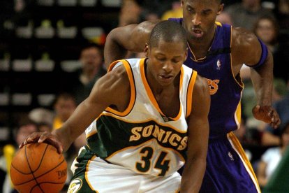 Ray Allen, leyenda de los Seattle SuperSonics, y Kobe Bryant. Imagen de archivo