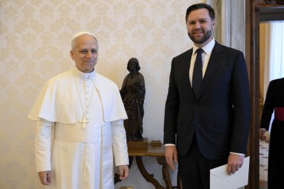 El papa León XIV junto al vicepresidente JD Vance