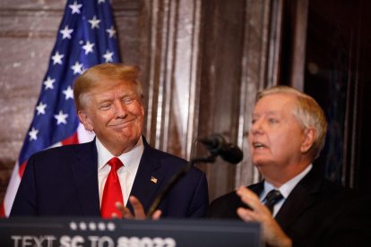 Donald Trump junto a Lindsey Graham/ Logan Cyrus