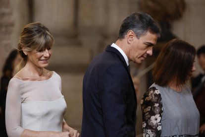 El presidente del Gobierno de España, Pedro Sánchez, y su esposa, Begoña Gómez.