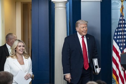 Karoline Leavitt junto a Donald Trump/ Andrew Thomas