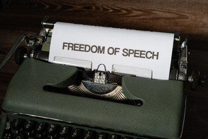 Typewriter with a sheet of paper reading "Freedom of speech".