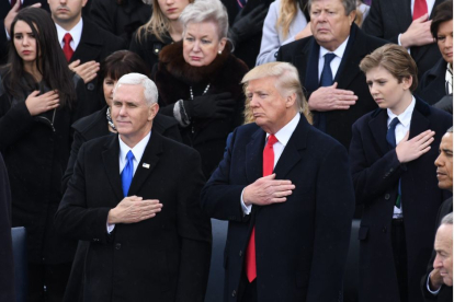 Mike Pence y Donald Trump, vicepresidente y presidente entre 2017 y 2021, durante un acto oficial. Imagen de archivo.