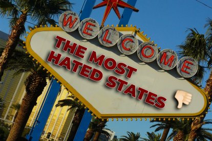 Cartel de bienvenida que reza "Los estados más odiados".