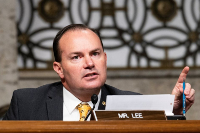 Twitter suspende la cuenta personal del senador republicano Mike Lee