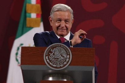 Andrés Manuel López Obrador (AMLO) durante una de sus "mañaneras', las ruedas de prensa en las que informa sobre las novedades de su gobierno como el Plan B o los problemas de inmigración.