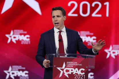 El senador estadounidense Josh Hawley (R-Missouri) en CPAC