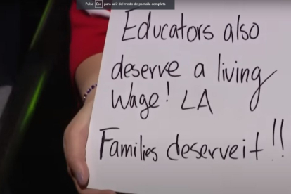 Huelga educativa en Los Ángeles. Miles de educadores del LAUSD reclaman una subida salarial de un 30%.
