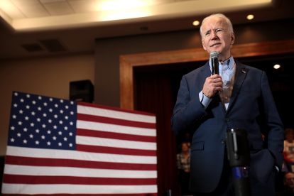 Joe Biden hablando con sus partidarios en un evento comunitario en Sun City MacDonald Ranch en Henderson, Nevada. / Gage Skidmore, Wikimedia Commons