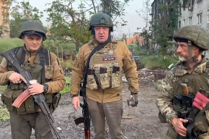 El fundador del Grupo Wagner, Yevgeny Prigozhin, se dirige a sus unidades que se retiran de Bakhmut, la ciudad capturada a las Fuerzas Armadas Ucranianas.