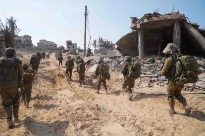 Soldados de las Fuerzas de Defensa de Israel (FDI) durante su operación terrestre dentro de la Franja de Gaza.