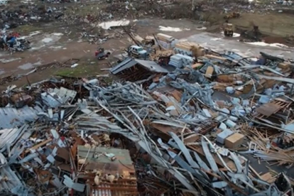 Destrozos provocados por el tornado en Misisipi.