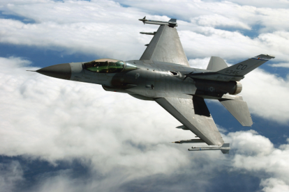 Estados Unidos ordenó el despliegue de aviones de combate y destructores en Medio Oriente