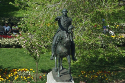 La ciudad de Nueva York avanza en una propuesta para retirar las obras de arte de figuras históricas como George Washington (Captura Google Maps)