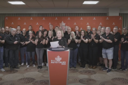 Captura de pantalla del video en el que Unifor anuncia que ha llegado a un acuerdo tentativo con Ford Motor Company evitando que 5.600 trabajadores canadienses vayan a la huelga.