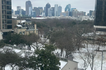 Fotografía tomada por Alexandra Stergios para Voz Media el 1 de febrero de 2023 de Dallas mostrando una panorámica de las calles de la ciudad de Texas tras el paso del temporal de invierno.