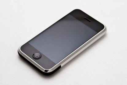 Iphone de primera generación. Los dispositivos que salieron al mercado en 2007 están alcanzando importantes sumas en las subastas estadounidenses.