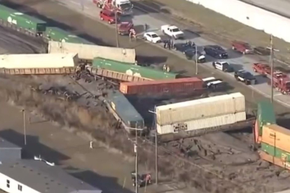 Un tren que portaba diésel descarrila el 13 de febrero de 2023 cerca de Houston (Texas).