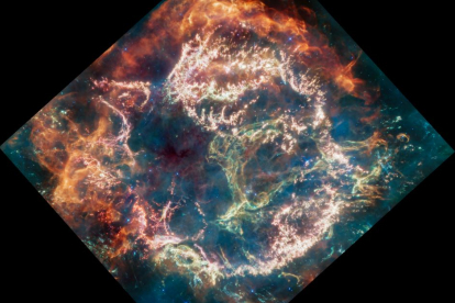 Imagen obtenida por el James Webb de Cas A, el remanente más jóven de una explosión de una estrella de la galaxia